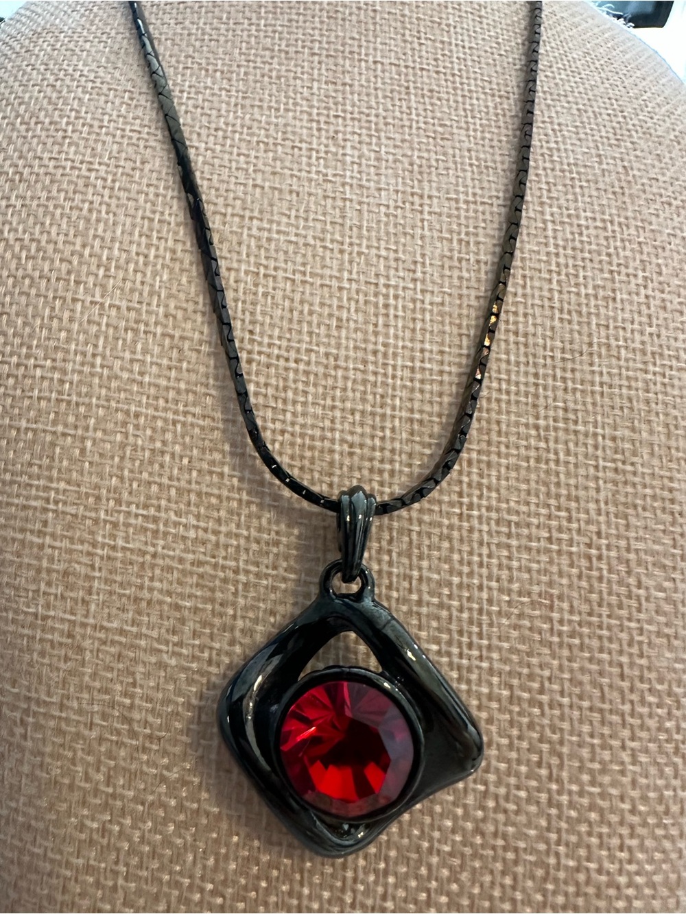 Yves Saint Laurent YSL Gunmetal Red Crystal Necklace Signed Adjustable Rare - Picture 6 of 15